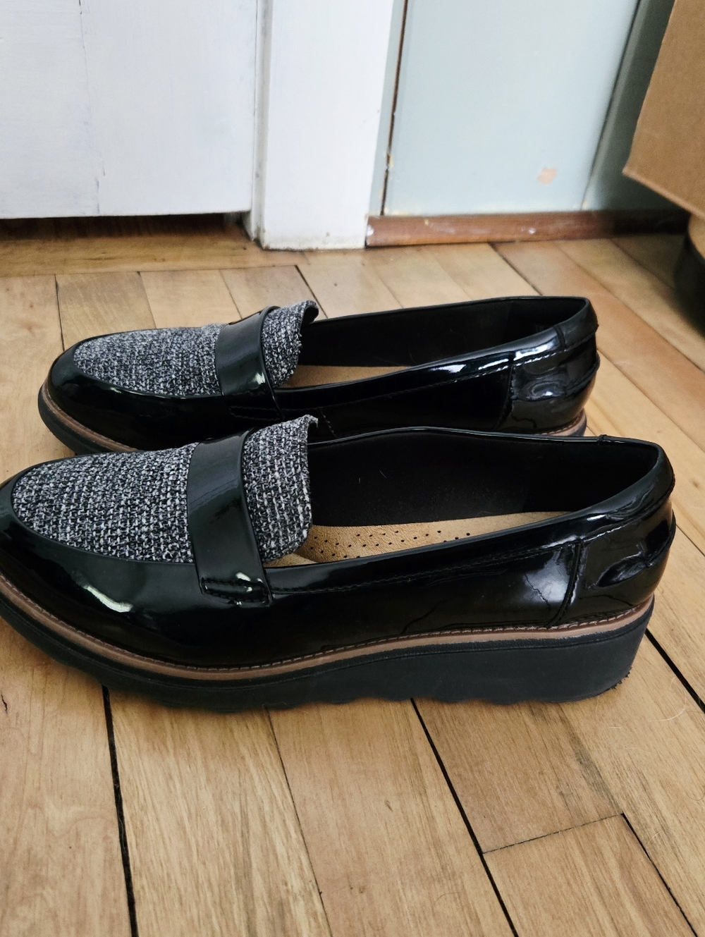 Clarks Women's Sharon Gracie Penny Loafers in Black Patent Combi Tweed, size 9 - Picture 3 of 12